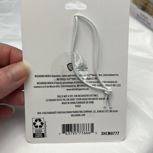 NWT 2022 Hallmark Harry Potter 2D metal/enamel Christmas tree ornament - Picture 2 of 2